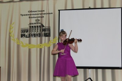 Скрипичная миниатюра "Вьется речка", исполняет Фомина Анна, дочь врача клинической диагностики Фоминой Надежды Валентиновны,КДЛ 27.11.2017