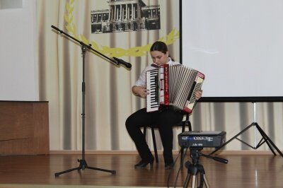 "САНАТИНА" - в классическом стиле на аккордеоне. Исполняет Яровая Елена, дочь младшей медицинской сестры Яровой Евгении Александровны, отделение микрохирургии. 27.11.2017