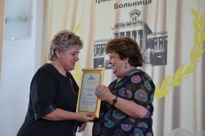 Награждение массажиста ЛФК Новиковой И.Н.