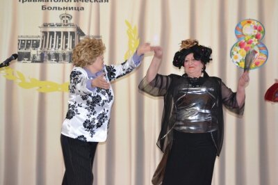 Музыкальное поздравление от "Николая Баскова" и "Монсеррат Кабалье". Торжественное собрание в честь Международного женского дня 8 марта.