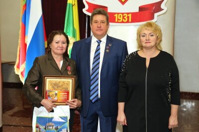 Редактор больничной газеты "Вестник травмбольницы" на торжественном приеме главы города Прокопьевска В.А. Гаранина