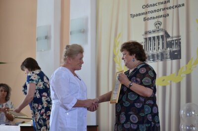 Награждение старейшего врача-рентгенолога Саломатиной Л.Н.