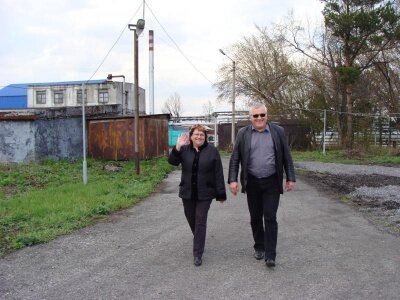 Главный врач ГБУЗ КО ОКОХБВЛ Т.А. Процив и зам.гл.врача по ГО и ЧС А.М. Белов. Областной чистый четверг или субботник в ГБУЗ КО ОКОХБВЛ, 28.04.2016 г.