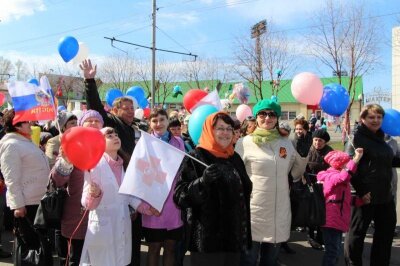 Во главе колонны главный врач ГБУЗ КО ОКОХБВЛ Т.А. Процив. Демонстрация 01.05.2015 г. Мир.Труд.Май
