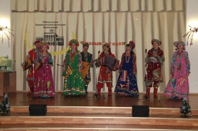 Выступление ансамбля "Скоморохи".