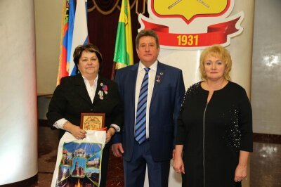 Чествование главного врача ГБУЗ КО ОКОХБВЛ за победу во всероссийском конкурсе деловых женщин "Успех" на торжественном приеме главы города Прокопьевска В.А. Гагарина