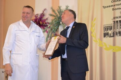 Вручение Почетной грамоты Министерства здравоохранения РФ Замотаю В. П.