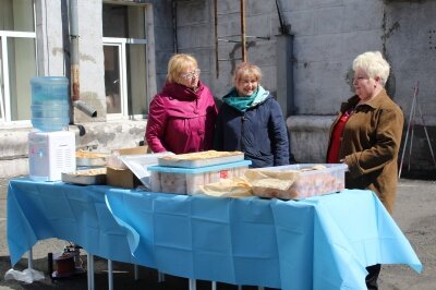 Традиционные чай и пирожки для участников субботника, апрель 2018 г.